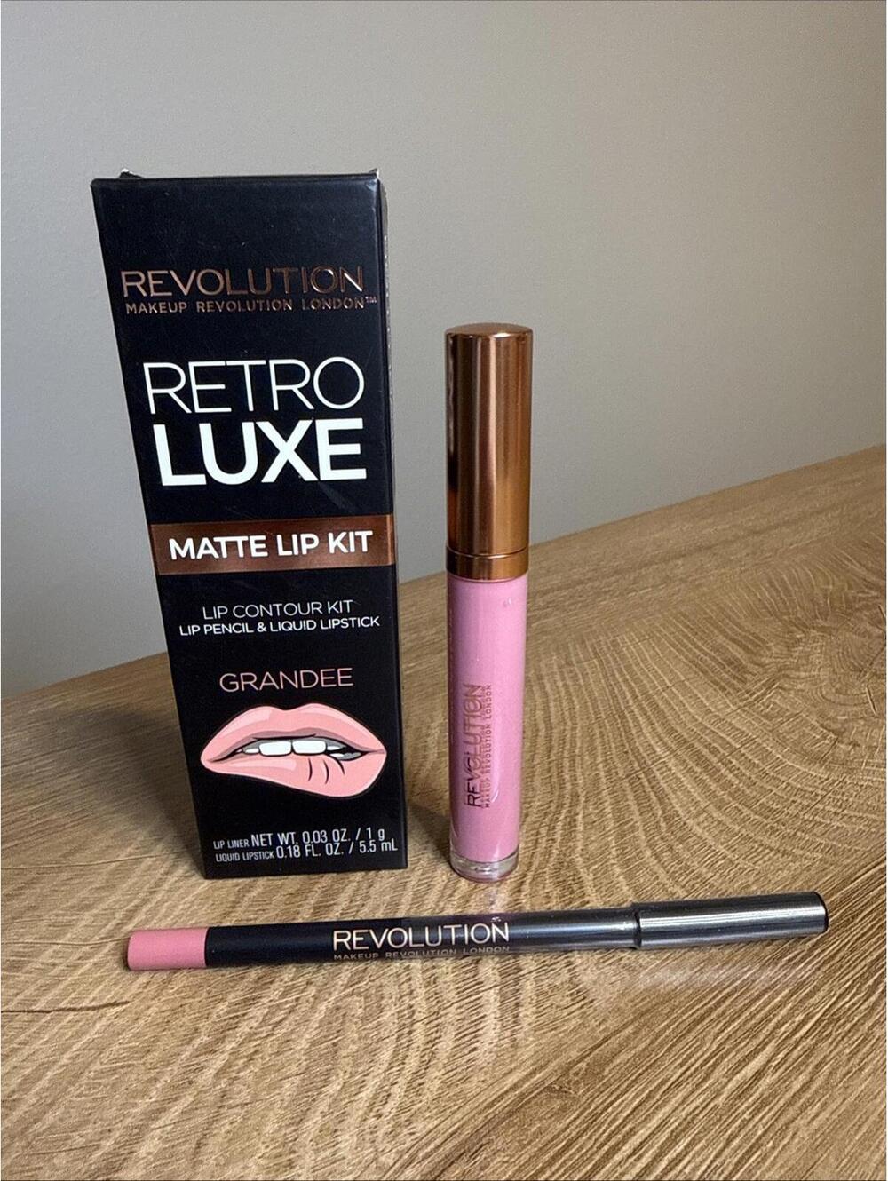 MAKEUP REVOLUTION Retro Luxe Matte Lip Kit Lip: Lip Liner & Lipstick Grandee